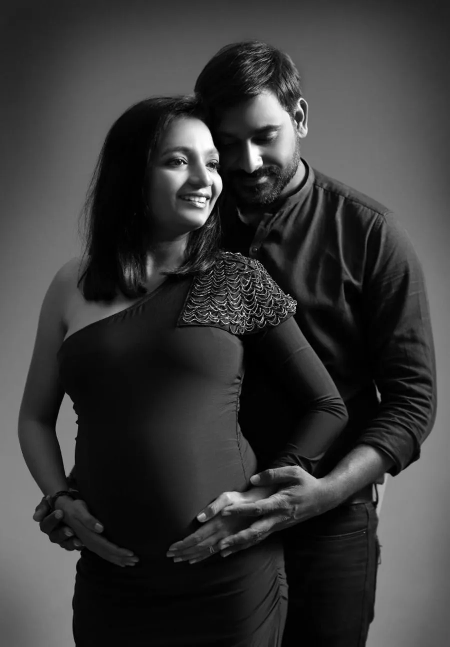 Black and white maternity portrait of a couple in the studio
